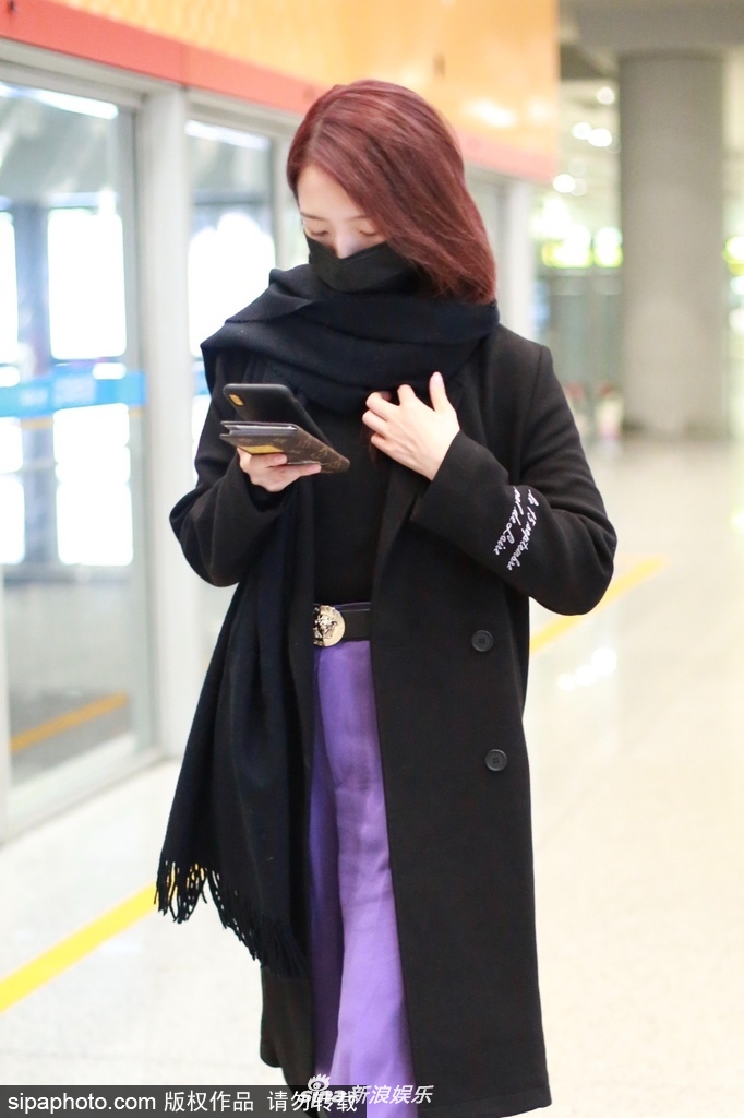 风衣口罩_戴口罩的男生头像动漫