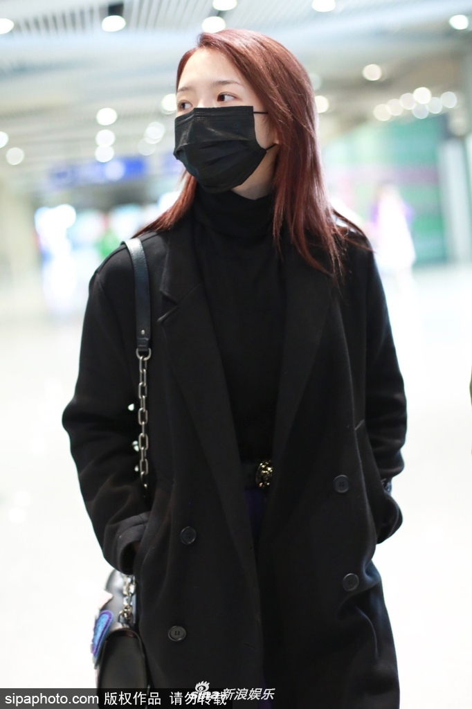 风衣口罩_戴口罩的男生头像动漫