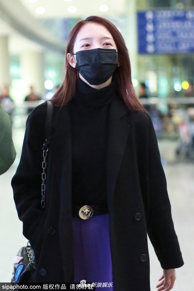 风衣口罩_戴口罩的男生头像动漫