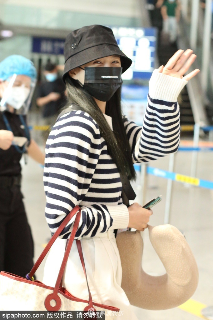 阿尔维斯吃香蕉-乐鱼app(leyu)官方网站-乐鱼官网