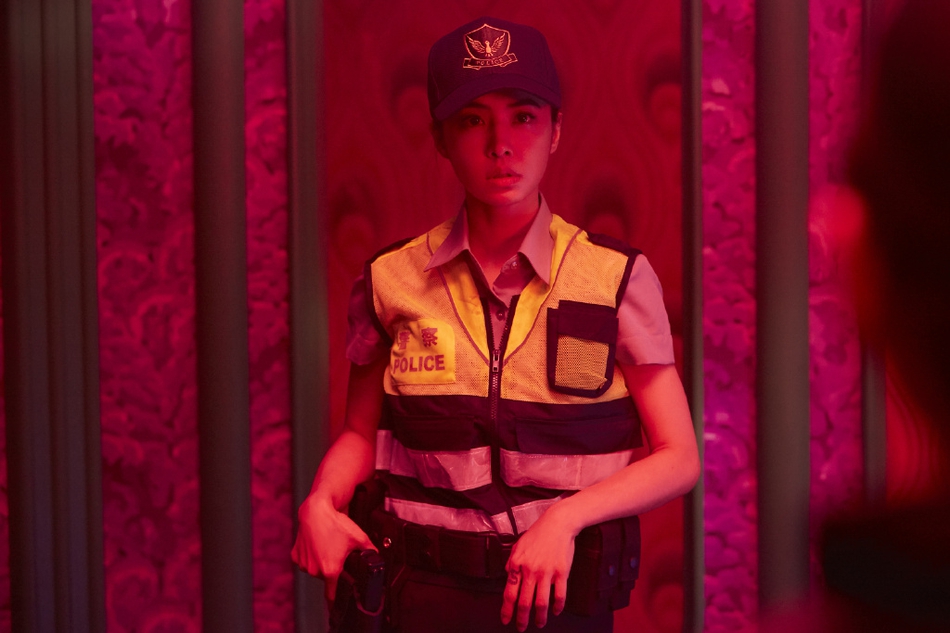 组图：蔡依林新歌MV扮女警官 爱上凤小岳虐心落泪