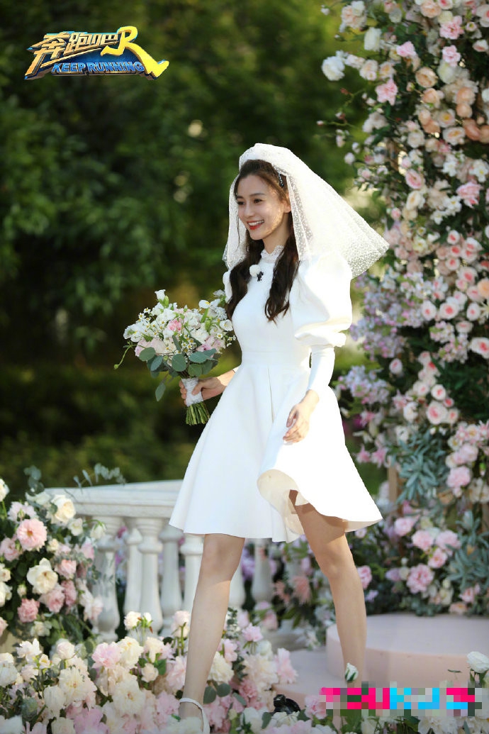 关晓彤婚纱_关晓彤婚纱造型(2)