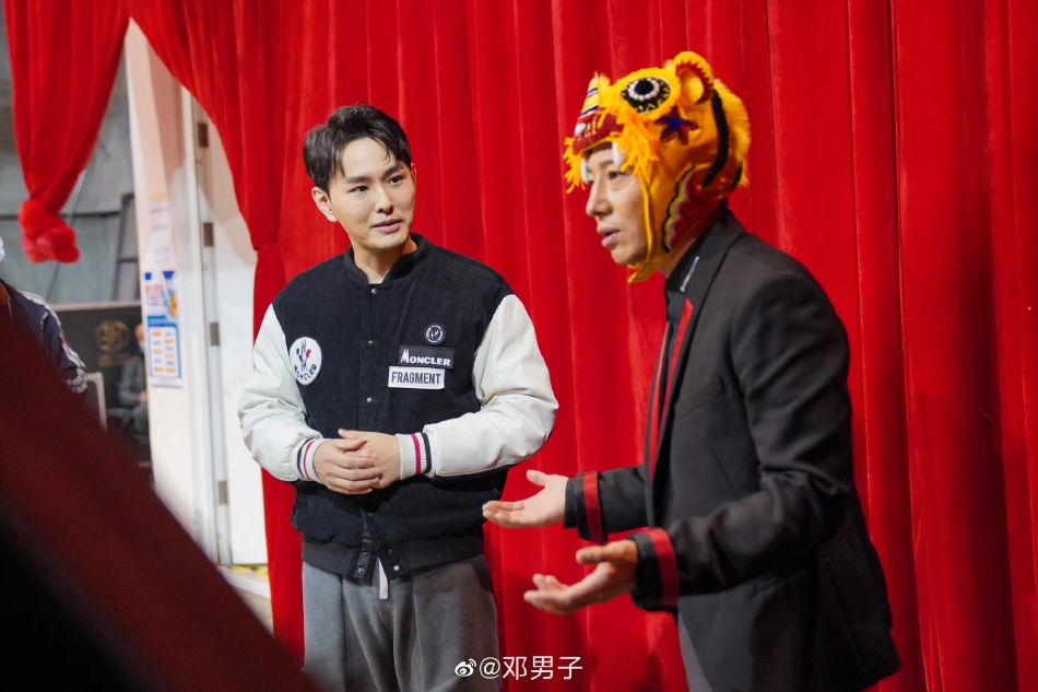 组图：冰上运动注意安全!魔术师邓男子上春晚前一天救落水儿童_3