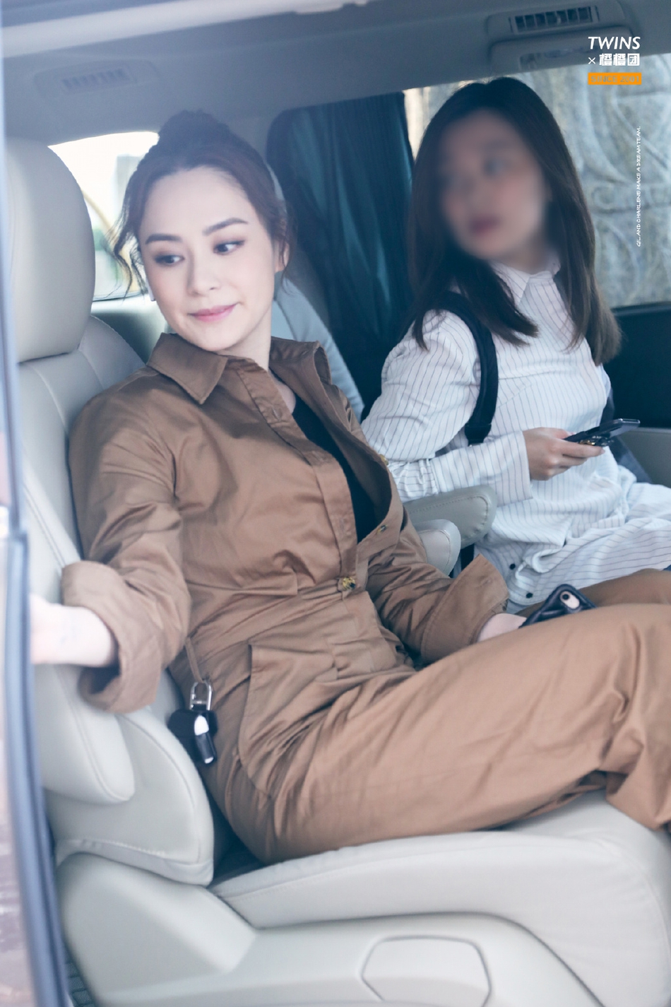 【奇趣网】阿娇帮丈夫辟谣出轨绯闻后现身 手上未戴婚戒表情严肃