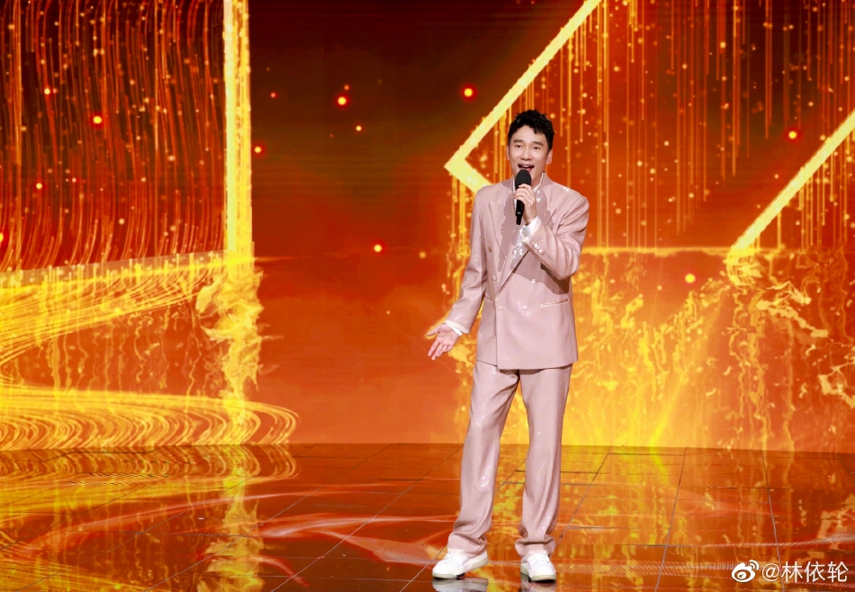 组图：林依轮晒08年奥运火炬：两次参与奥运歌曲非常荣幸_3