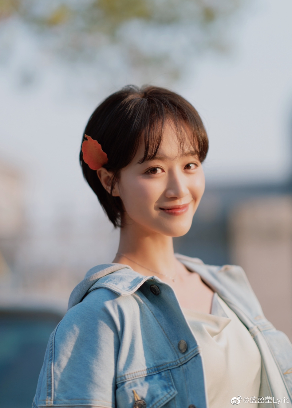 09 18:08:34 1 / 4 新浪娱乐讯 4月9日,蓝盈莹在微博晒出一组美照,身