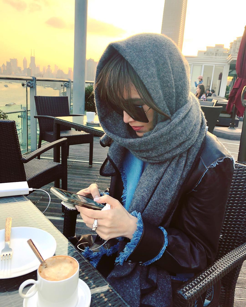 组图：林志颖娇妻分享贵妇生活 与闺蜜喝下午茶拍美照