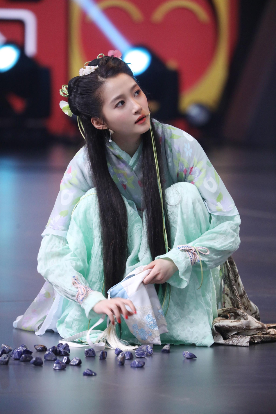 组图:关晓彤华晨宇演《仙剑奇侠传 二人古装造型掀青春回忆杀