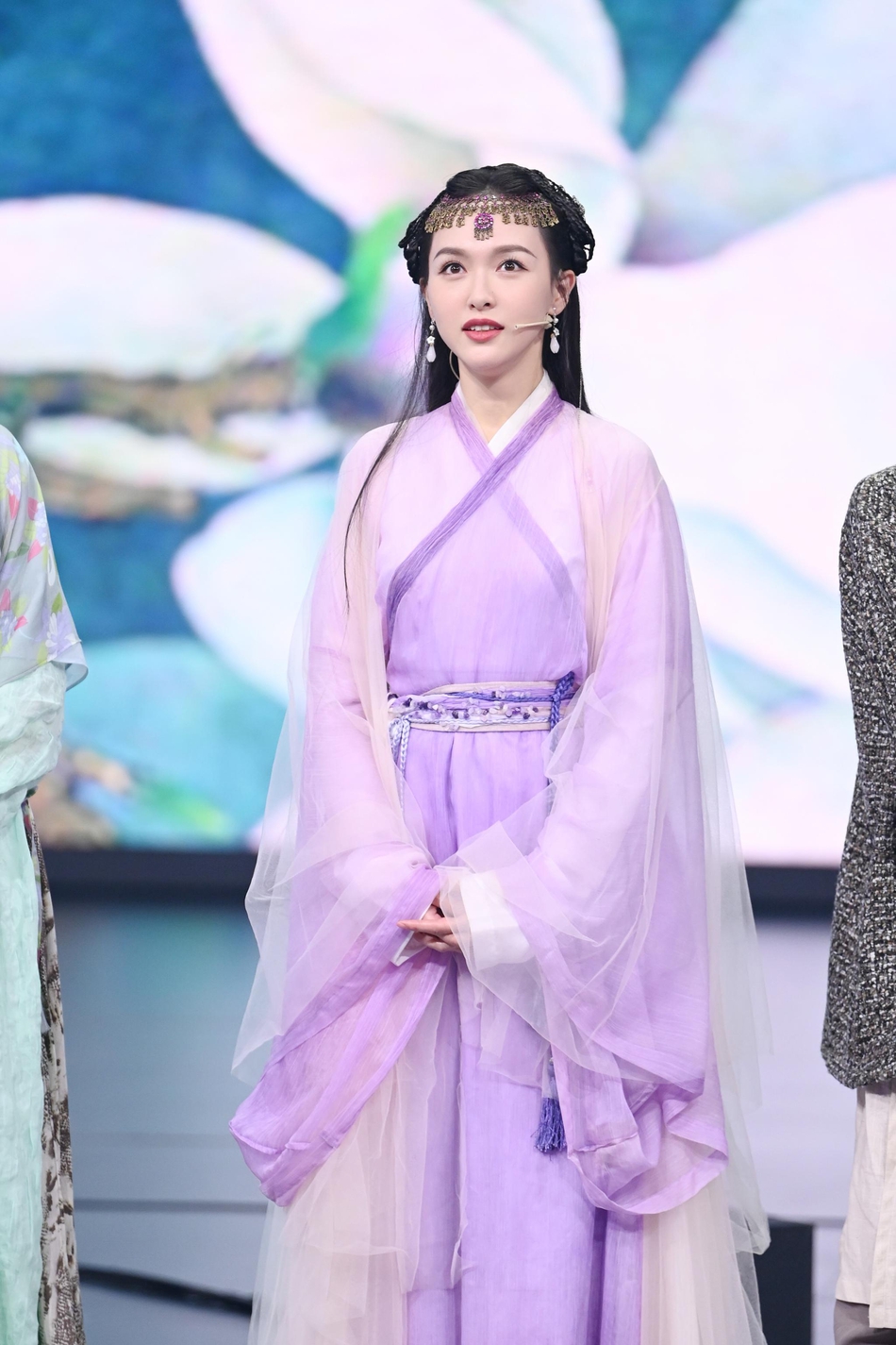 组图:唐嫣重现《仙剑3》紫萱造型 穿紫色古装温婉动人