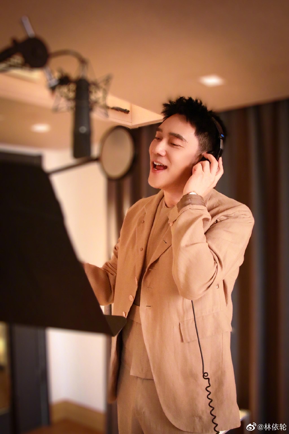 组图：林依轮晒08年奥运火炬：两次参与奥运歌曲非常荣幸_4
