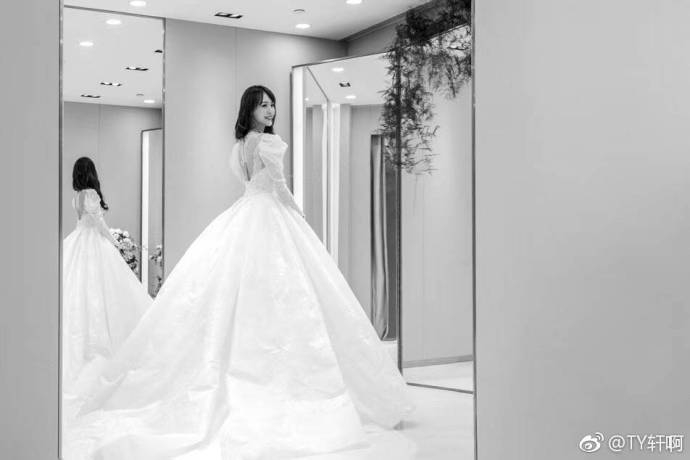 画长婚纱_婚纱情侣头像(2)