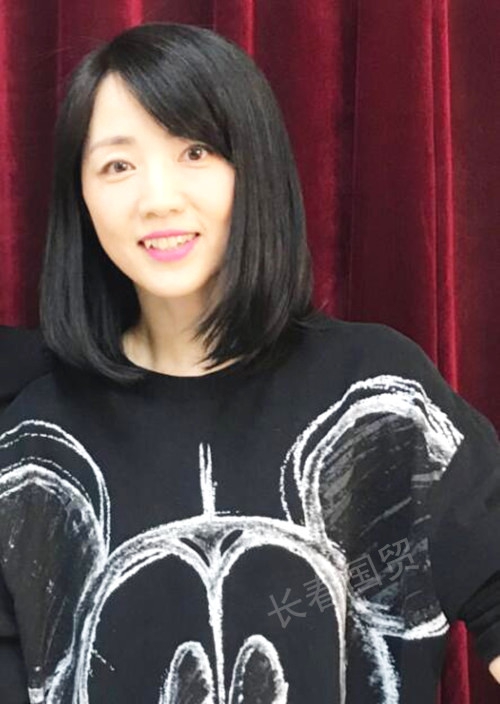 组图:46岁央视"气象一姐"杨丹近照曝光 皮肤白皙冻龄