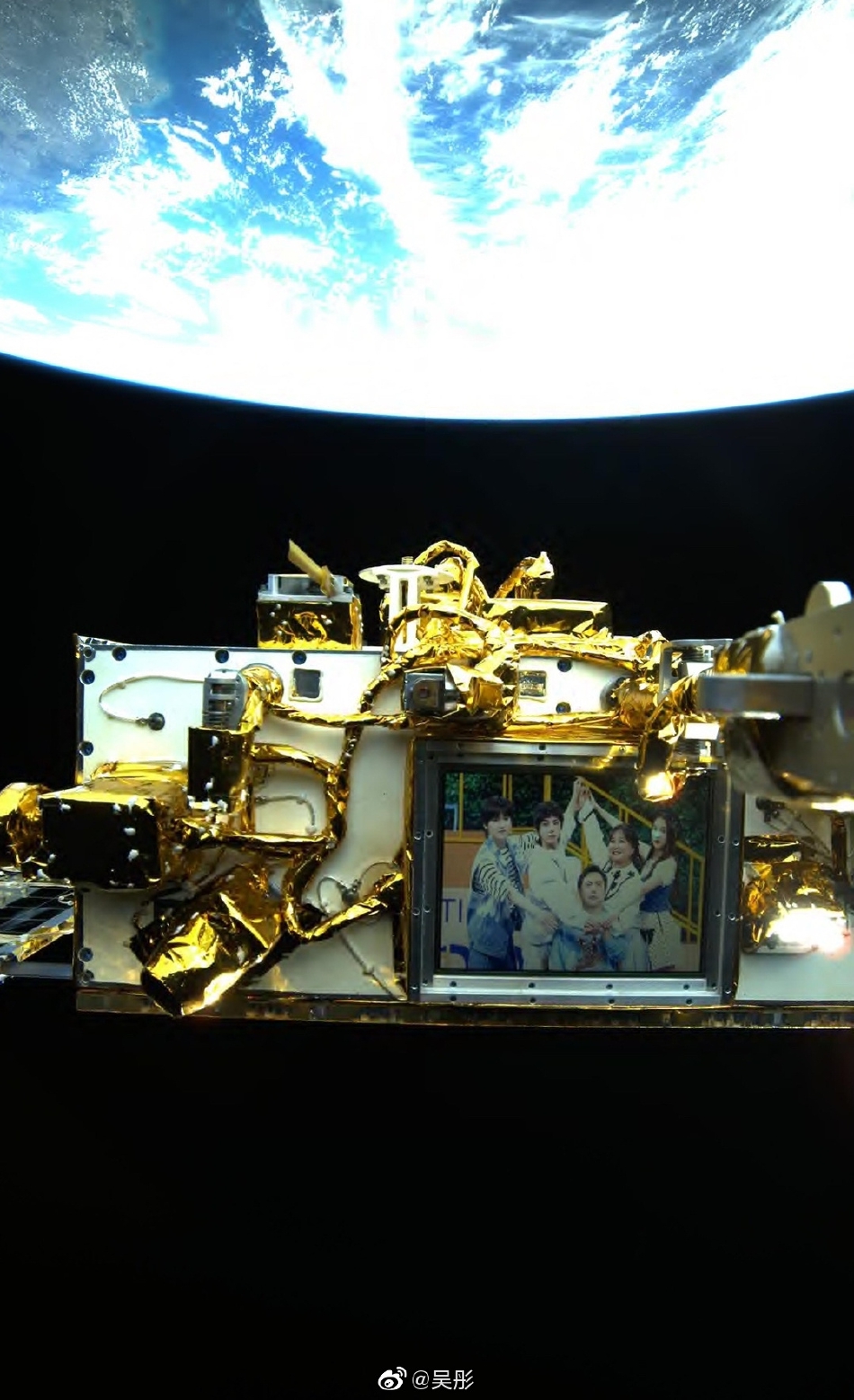 组图:《王牌对王牌》第七季录制杀青导演吴彤晒大合照第2张图片 组图:《王牌对王牌》第七季录制杀青导演吴彤晒大合照第2张图片