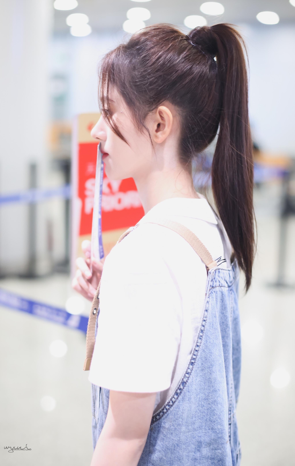 02 11:05:01 6 / 9 新浪娱乐讯 9月1日,鞠婧祎扎高马尾,妆容精致现身