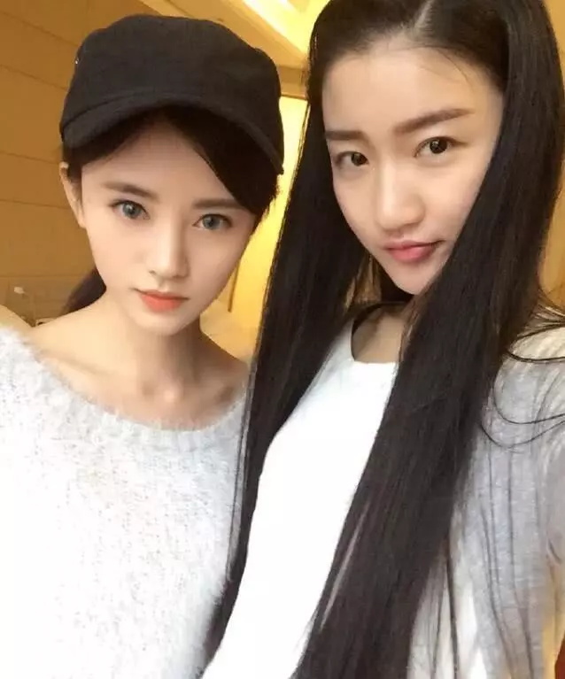 美瞳戴了穿什么衣服,美瞳戴了穿什么衣服好看