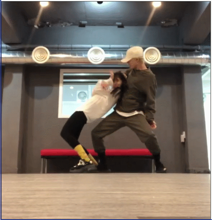男友掀内衣_已有男友背景图