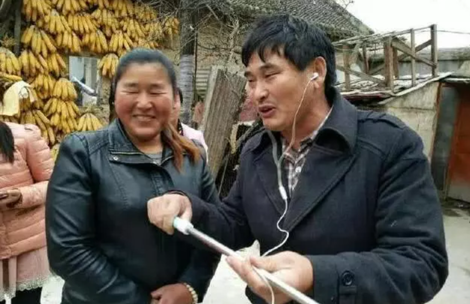 借人口红_借东西的小人图片(2)