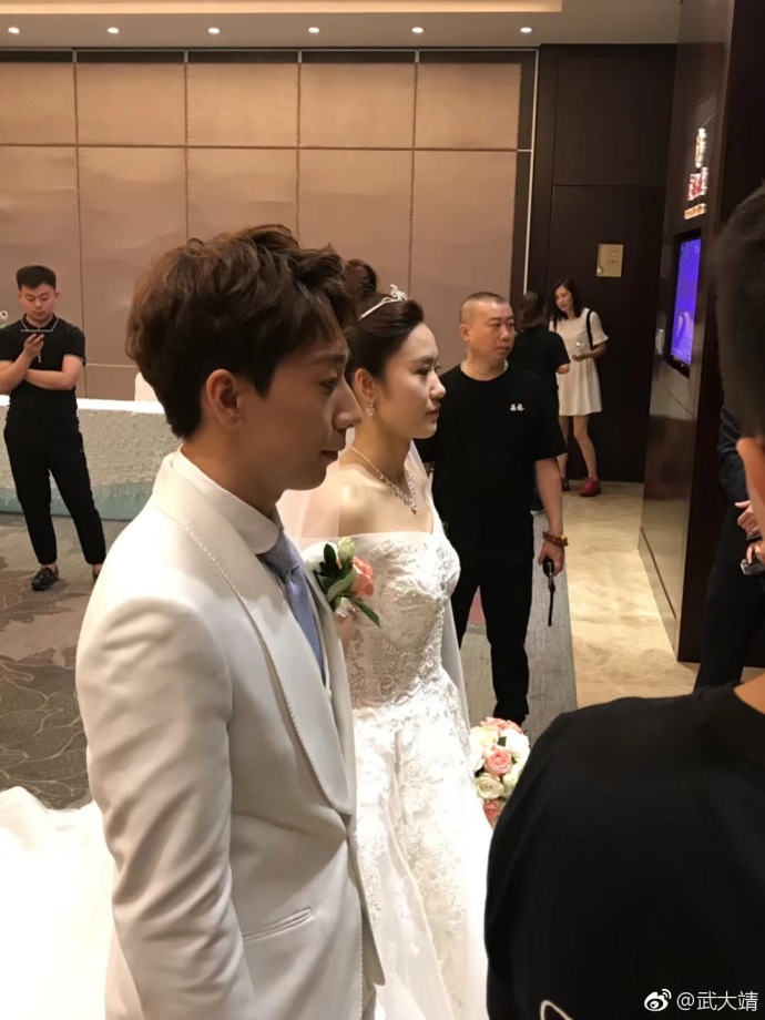 组图:短道王子韩天宇迎娶刘秋宏 武大靖送祝福:可以自己住了