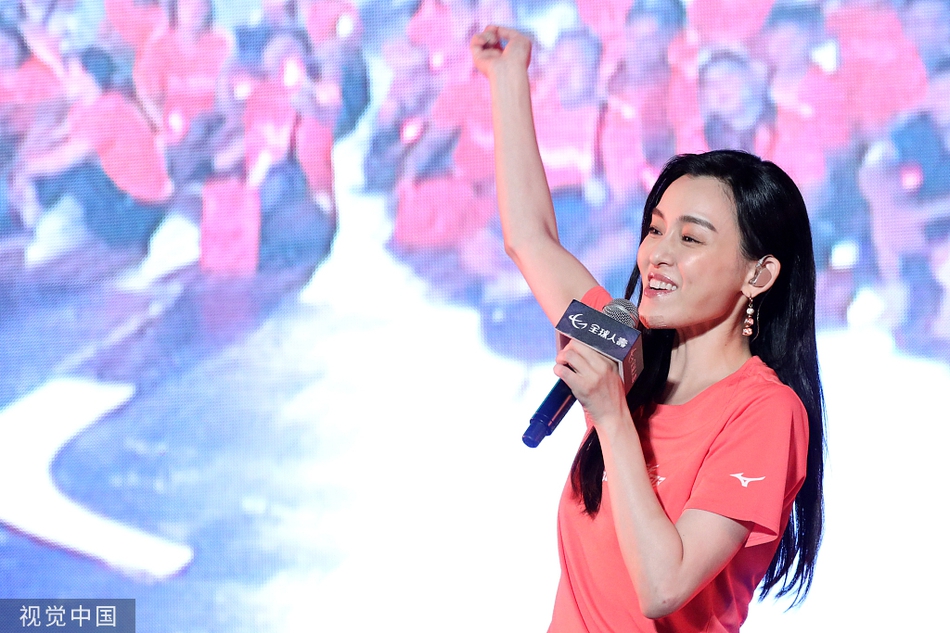 「奇趣网」范玮琪下巴缝15针后现身唱歌 否认自己是大嘴巴后秒删