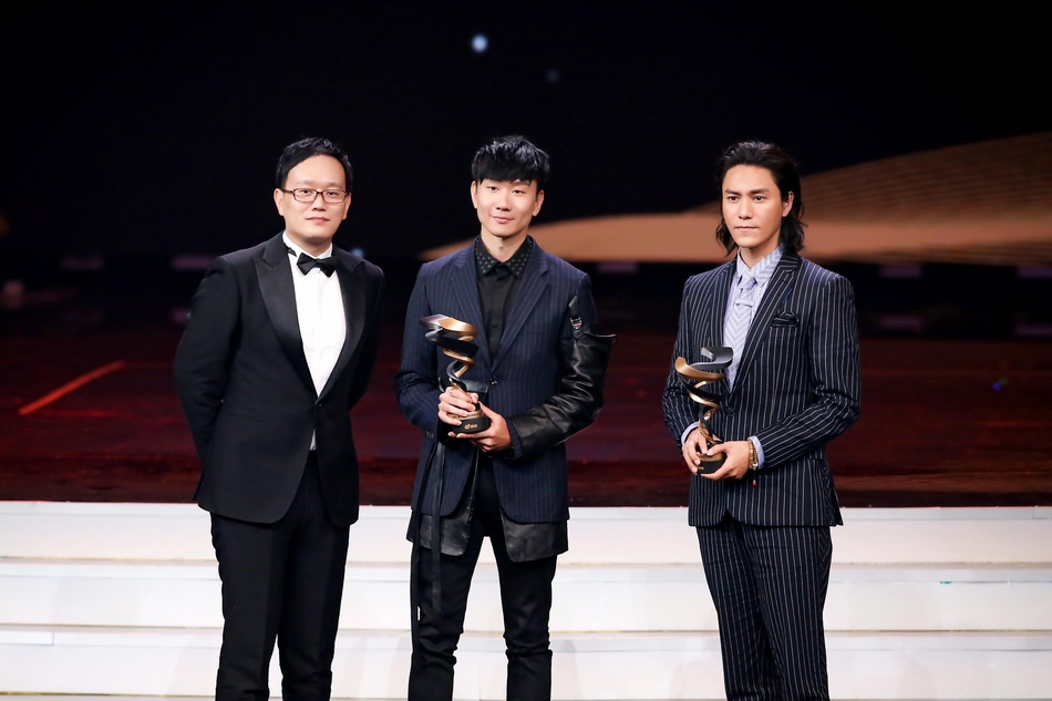 组图：李冰冰李宇春张艺谋等获微博之夜荣誉 周星驰送惊喜大礼