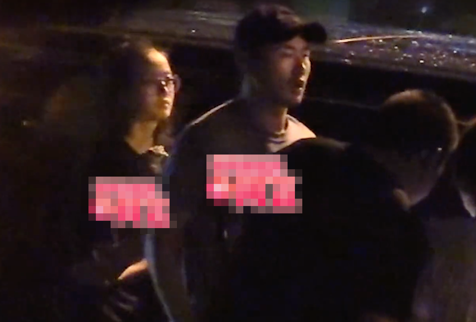 「奇趣网」王彦霖与绯闻女友十指紧扣再被拍 网曝女方曾是“小三“