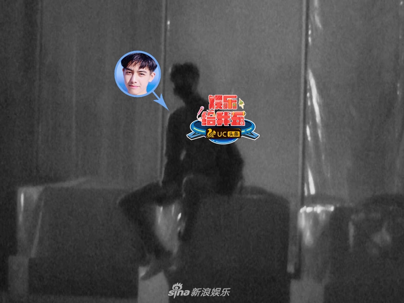 单人口罩吻_戴口罩的卡通图片(2)