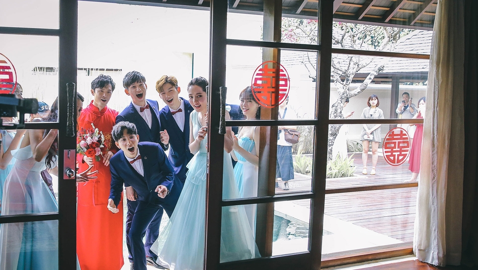 .付辛博甜蜜亲吻颖儿,伴郎伴娘团首次集体亮相