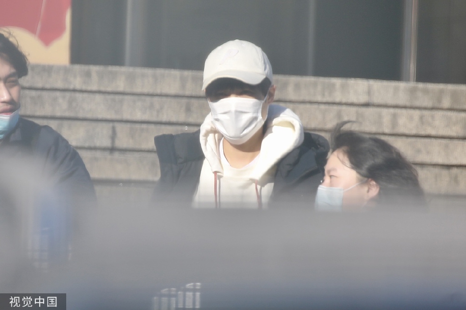 组图：2022央视春晚第三次大联排 李宇春赵丽颖易烊千玺等现身_1