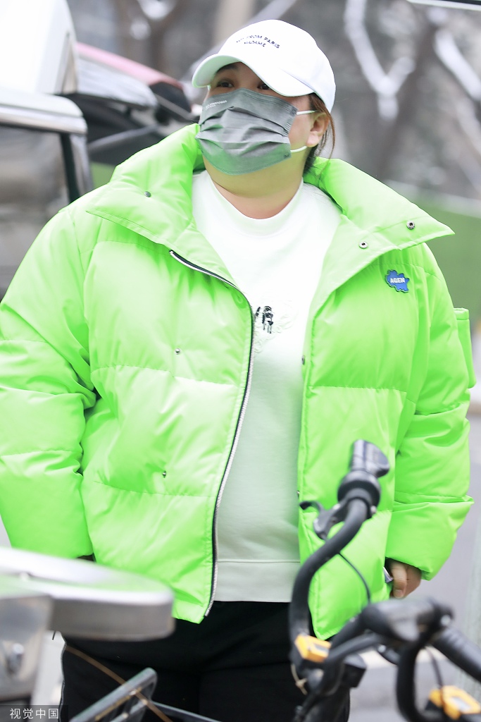 组图：2022央视春晚第二次大联排 贾玲张小斐任嘉伦包贝尔等现身_0