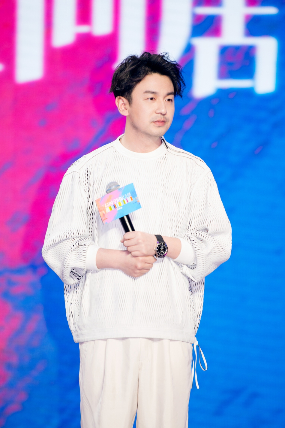 组图 华晨宇雷佳音撞衫 花花清爽可爱雷佳音穿出老干部休闲风