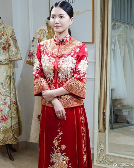 秀禾服婚纱照图片_秀禾服婚纱照图片大全(2)