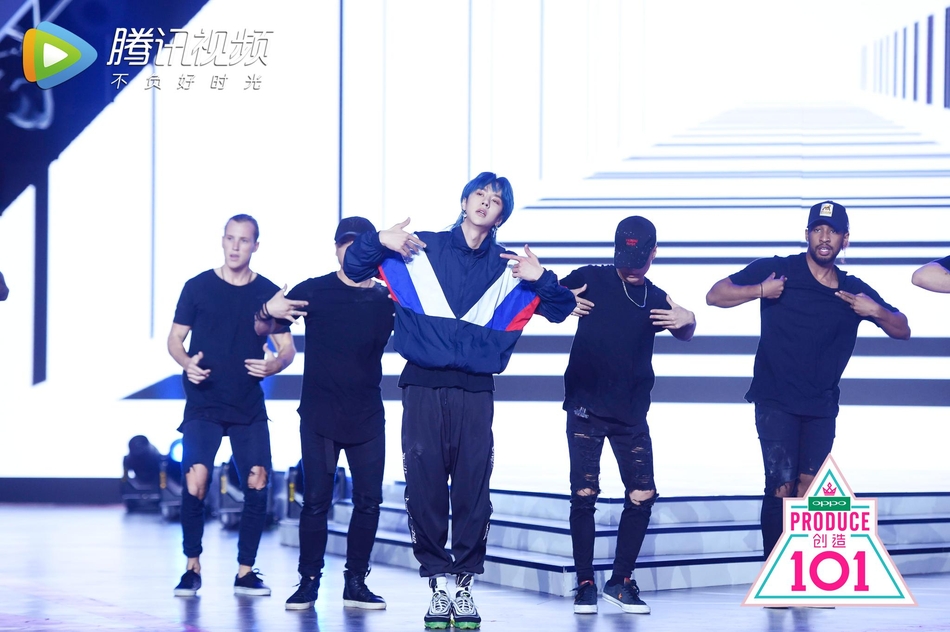 组图:《创造101》导师秀 张杰胡彦斌ella秀唱功王一博
