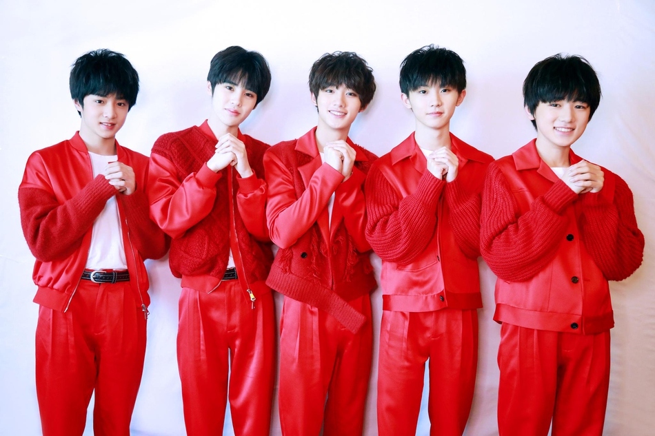 组图：2019央视春晚朱一龙李易峰打球帅气 TFBOYS吴磊同框活力足