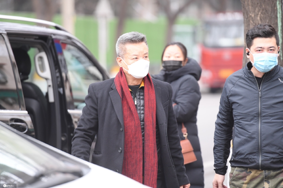 组图：2022央视春晚第一次联排 李宇春王源朱一龙等寒风中现身_57