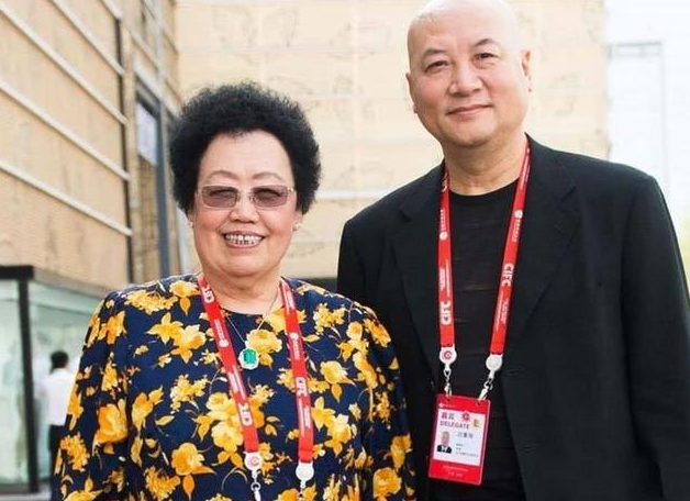 迟重瑞陈丽华婚纱照_迟重瑞陈丽华