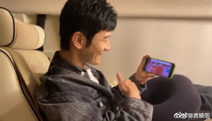 组图：终于聚在一起了！陈梦晒和表哥黄晓明合影送祝福_4
