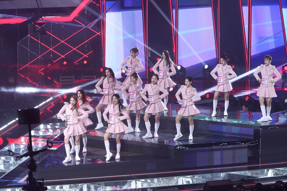 火箭少女101成团夜照片 HNpu-heirxye7821969.jpg