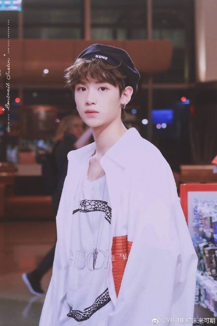 组图:网友偶遇范丞丞justin逛街 两人勾肩搭背有