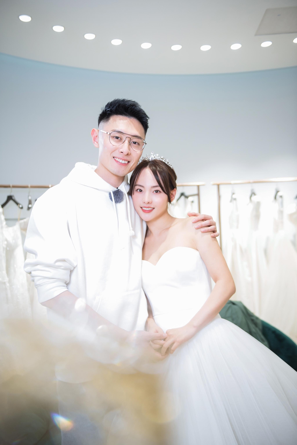张维威和老婆的婚纱照_张维为和妻子合影照(2)