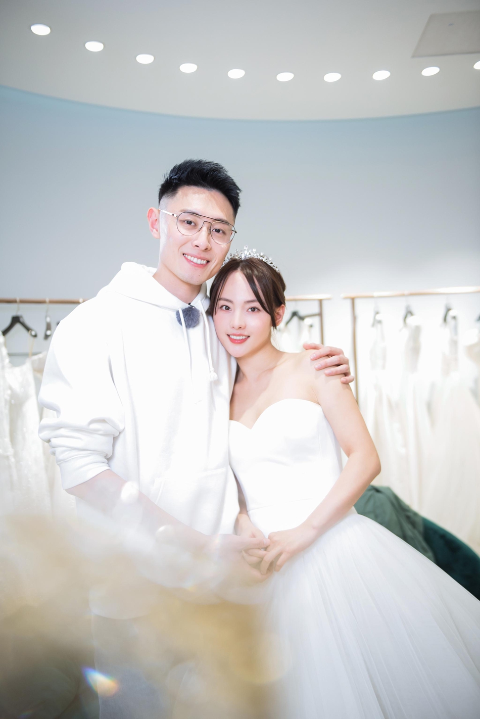 妻子婚纱照_演员章贺与妻子婚纱照(2)