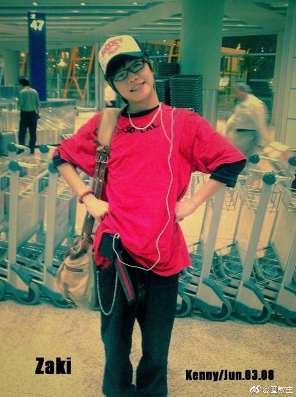 组图:街舞大神韩宇王子奇冯正年轻照片曝光 青