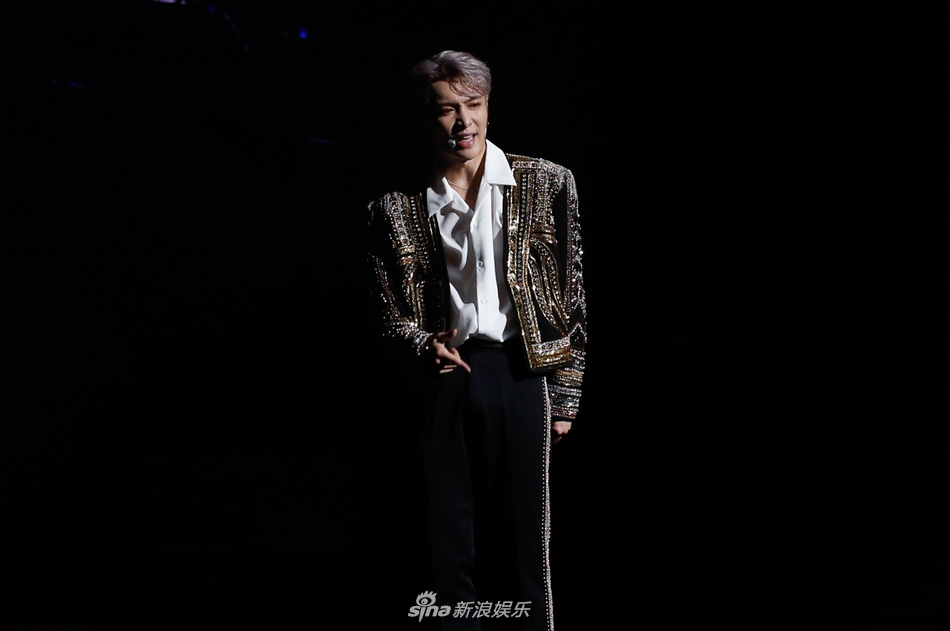 张艺兴北京演唱会举行 连轴唱跳活力满满
