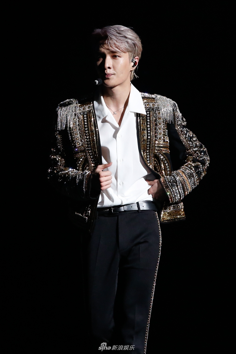 张艺兴北京演唱会举行 连轴唱跳活力满满