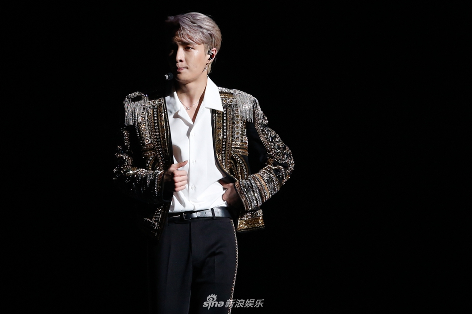 张艺兴北京演唱会举行 连轴唱跳活力满满