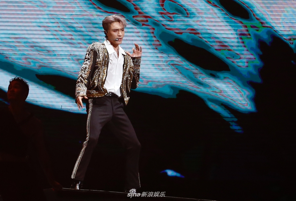 张艺兴北京演唱会举行 连轴唱跳活力满满