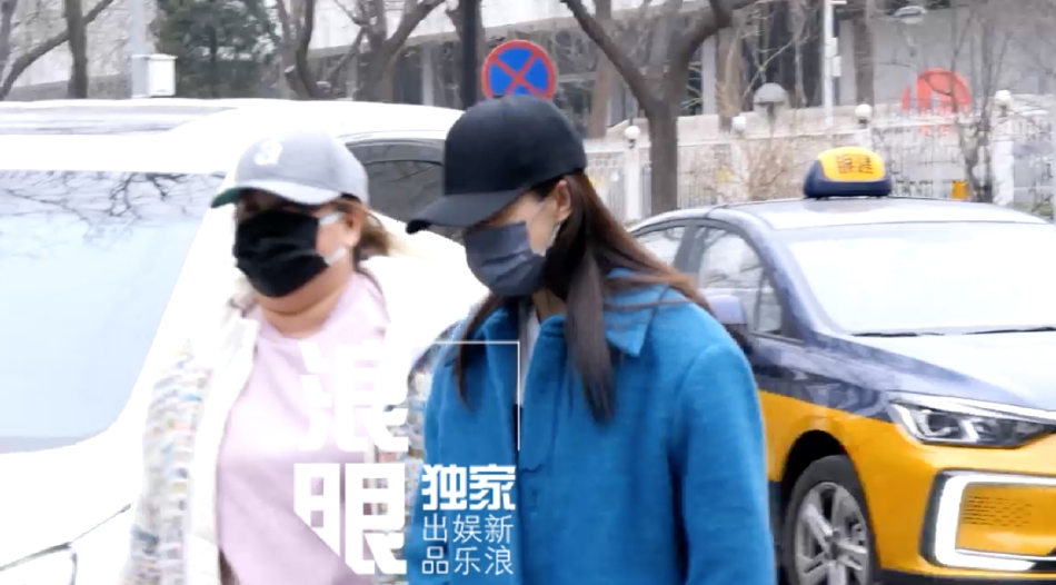 组图：2022央视春晚第一次联排 李宇春王源朱一龙等寒风中现身_3