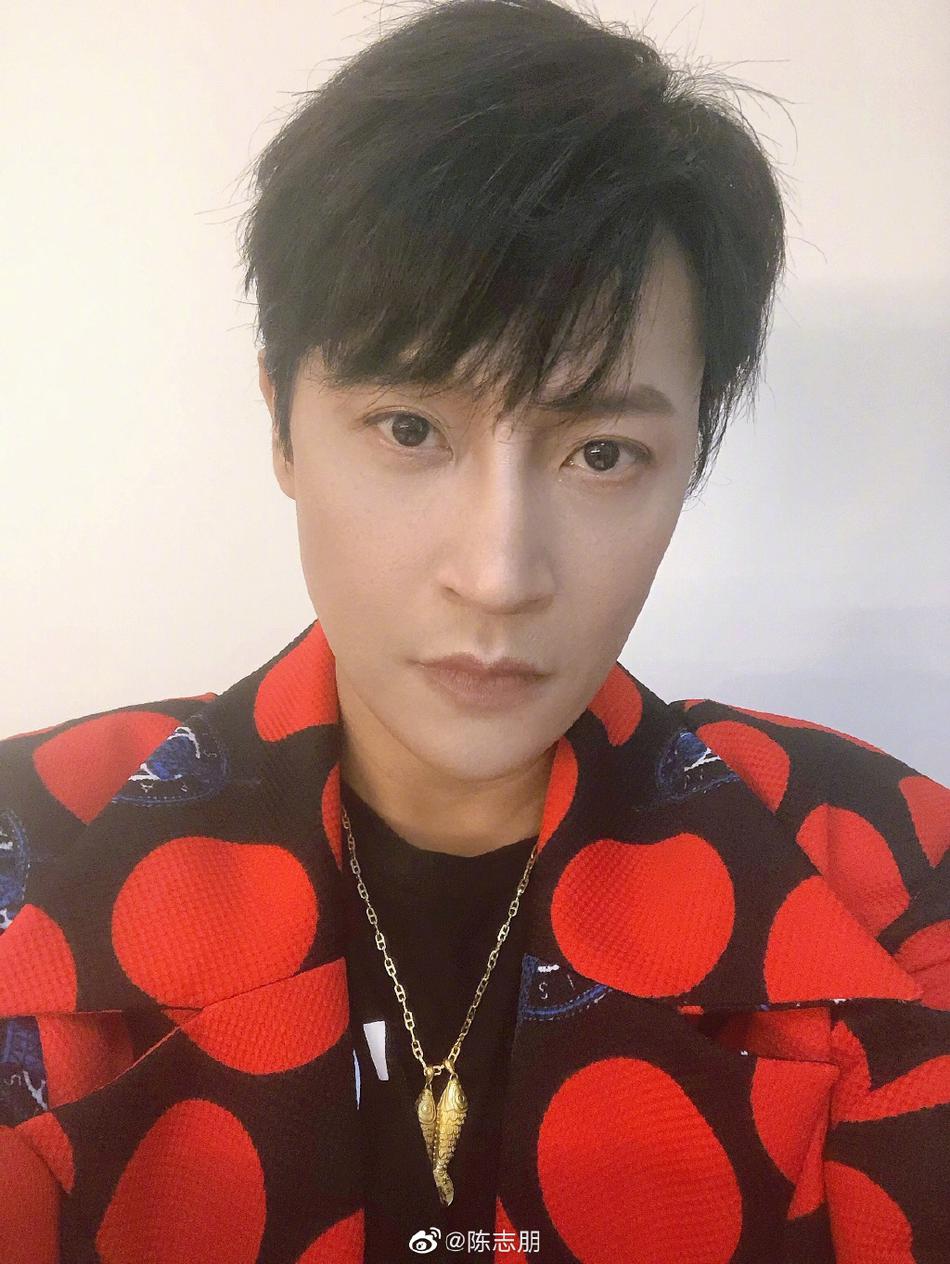 组图陈志朋微博晒年轻旧照身材健硕满脸胶原蛋白