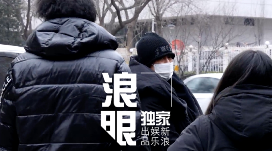 组图：2022央视春晚第一次联排 李宇春王源朱一龙等寒风中现身_44