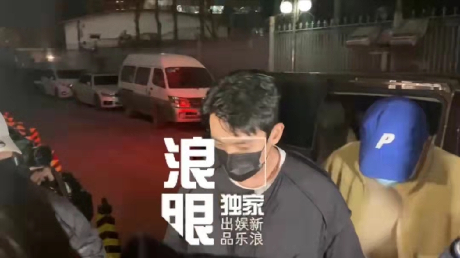 组图：2022央视春晚第三次大联排 李宇春赵丽颖易烊千玺等现身_16