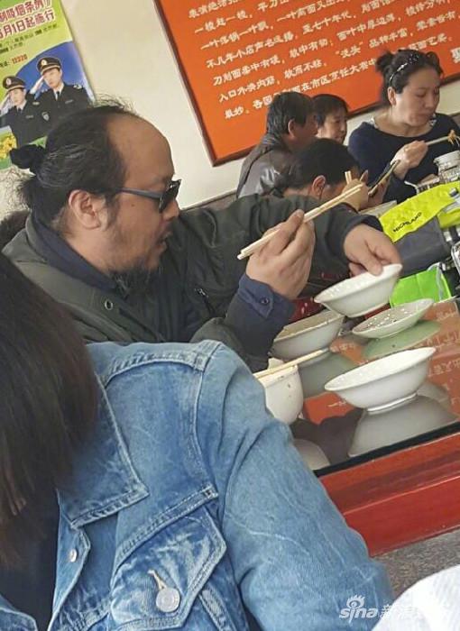 窦唯吃刀削面